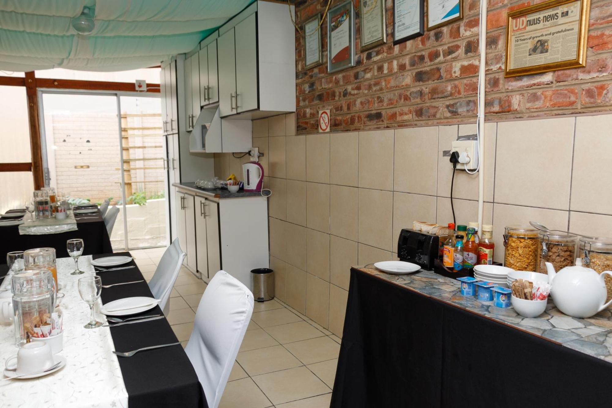 Rainbow Guest House And Tours Uitenhage Екстериор снимка