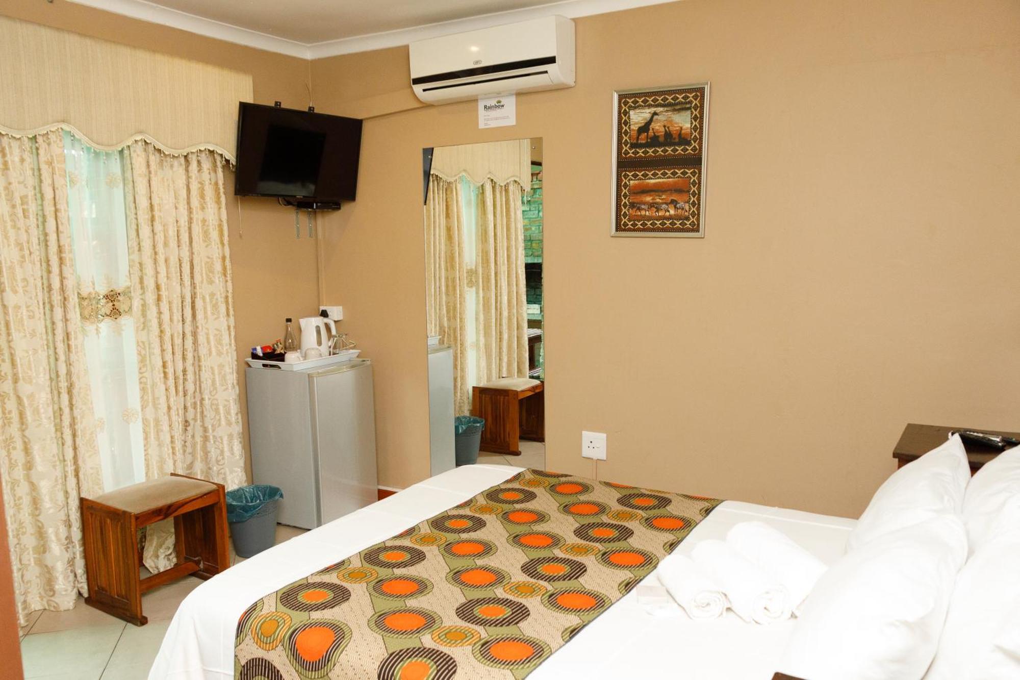 Rainbow Guest House And Tours Uitenhage Екстериор снимка