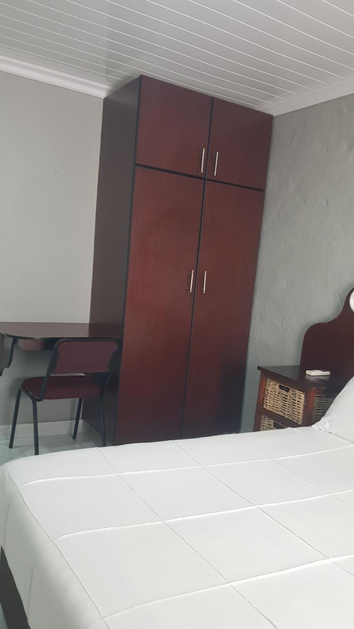 Rainbow Guest House And Tours Uitenhage Екстериор снимка