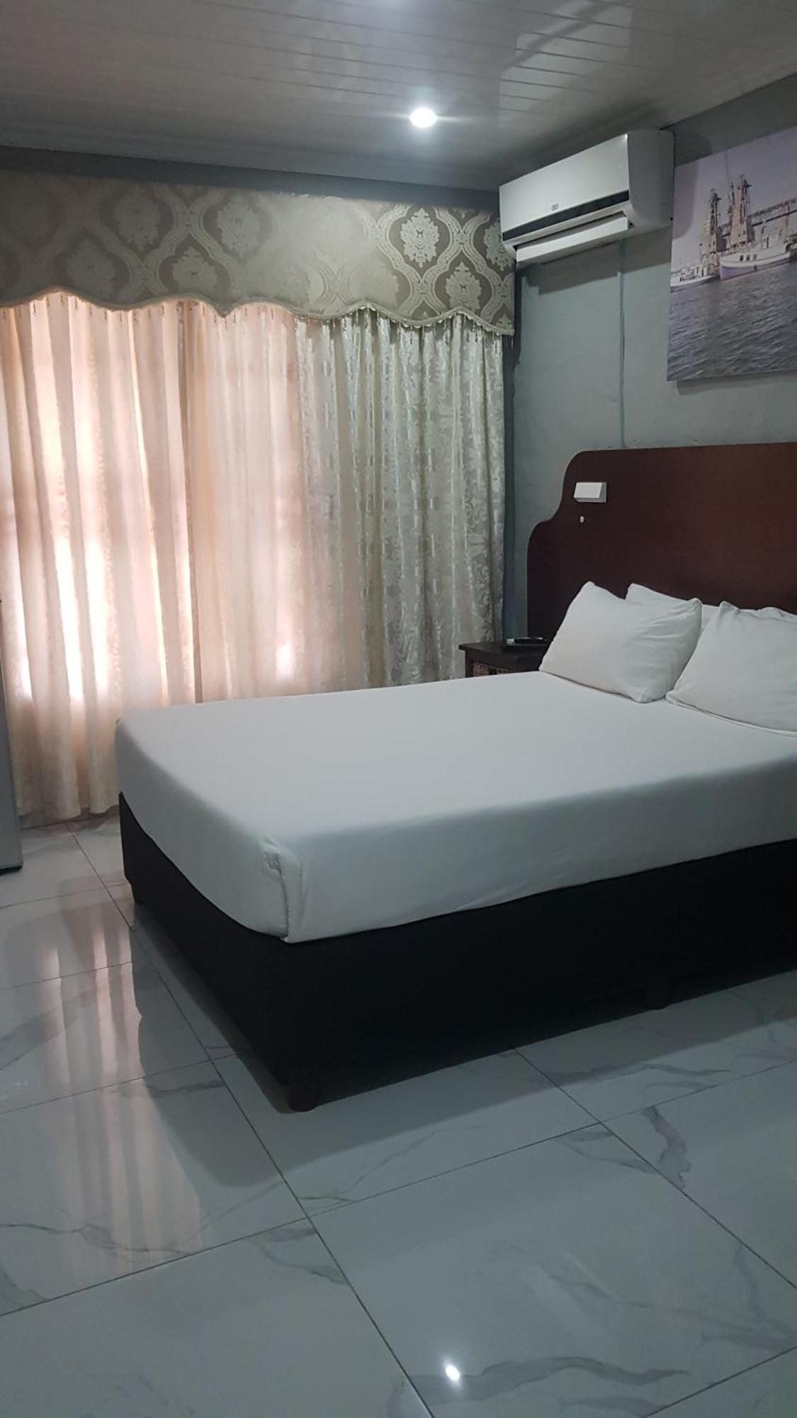 Rainbow Guest House And Tours Uitenhage Екстериор снимка