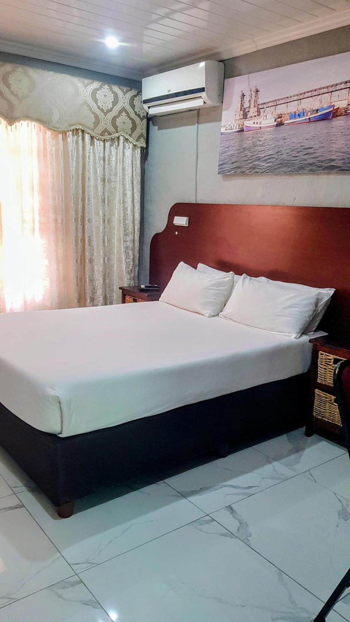 Rainbow Guest House And Tours Uitenhage Екстериор снимка