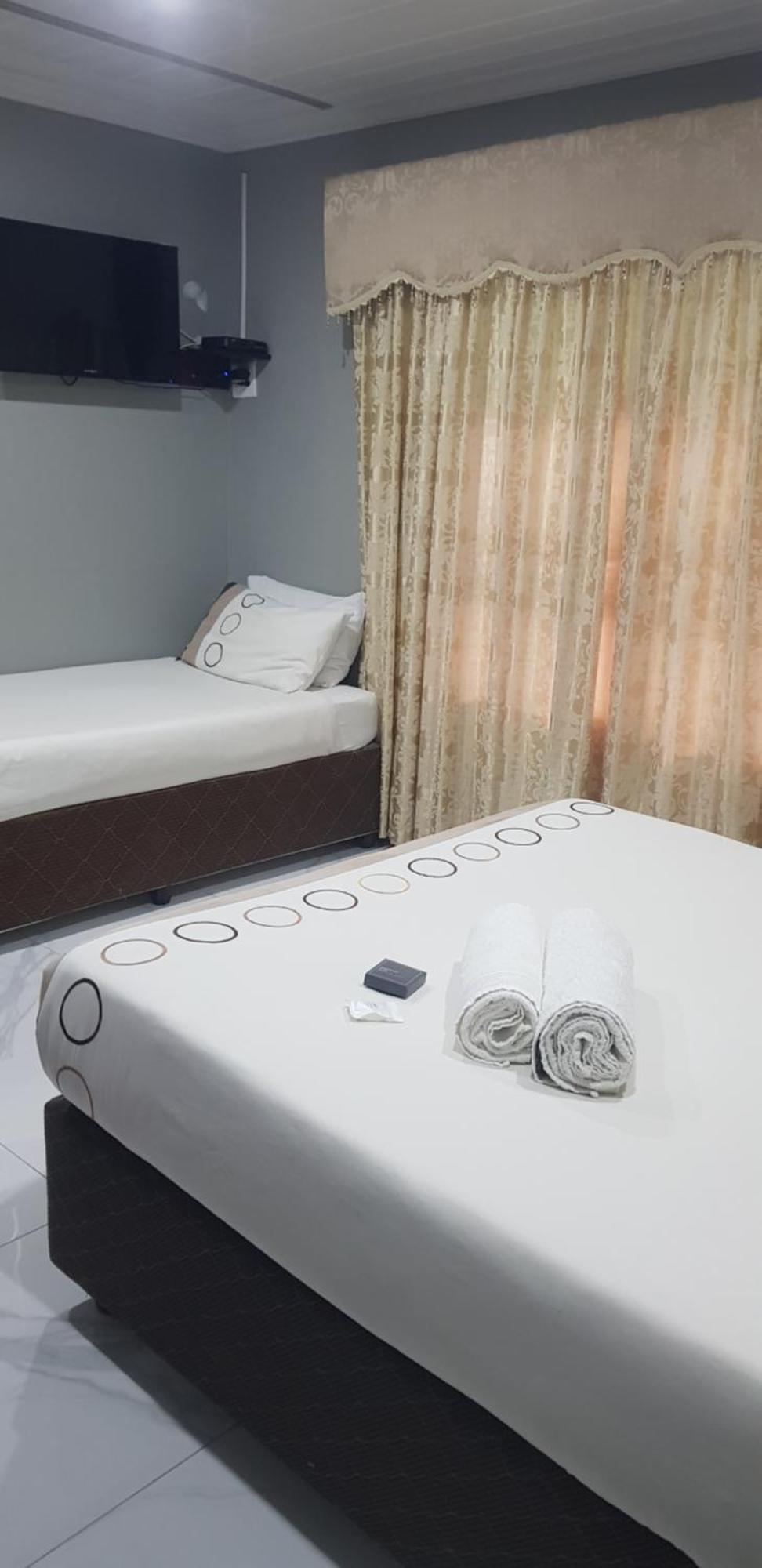 Rainbow Guest House And Tours Uitenhage Стая снимка
