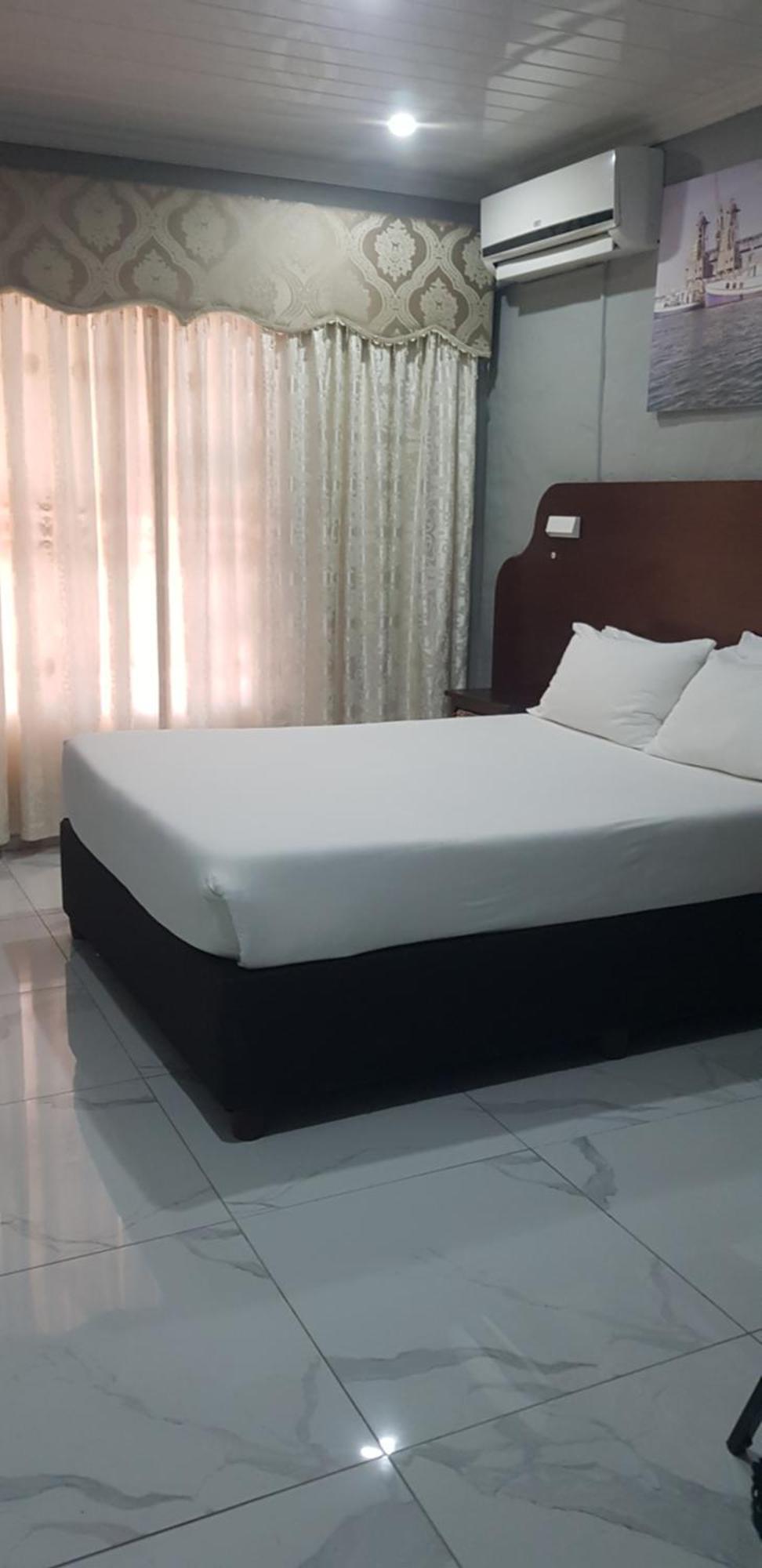 Rainbow Guest House And Tours Uitenhage Екстериор снимка
