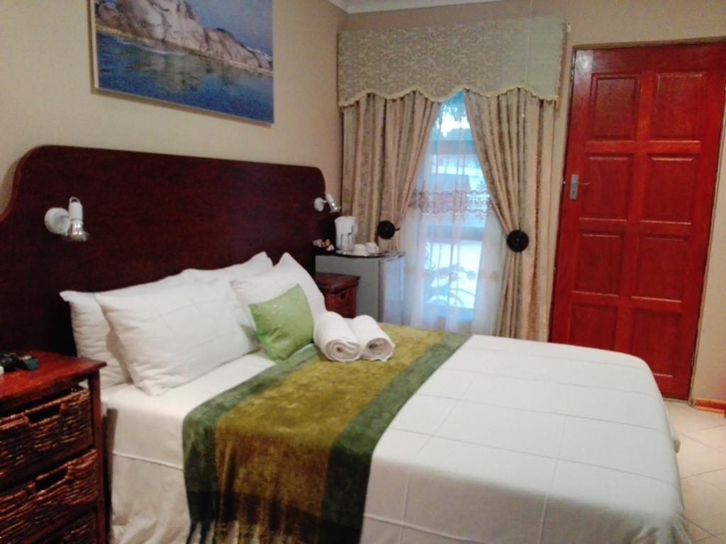 Rainbow Guest House And Tours Uitenhage Екстериор снимка