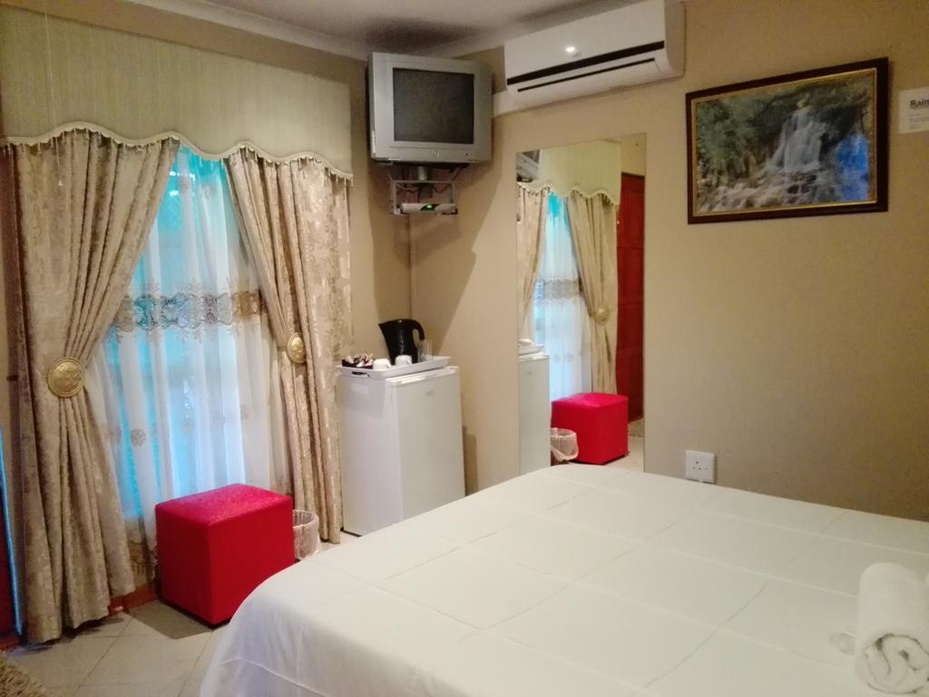 Rainbow Guest House And Tours Uitenhage Екстериор снимка